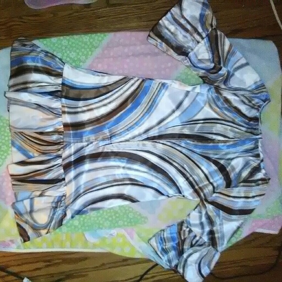 Dimples Satin Bell sleeve Tunic - Picture 8 of 8